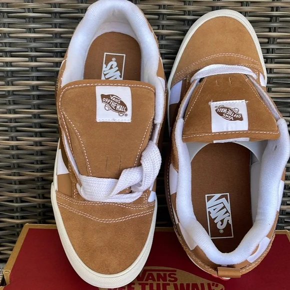 Vans Men’s Knu Skool Mega Check Brown
VN000CRPBRO
Sneakers - Picture 12 of 16